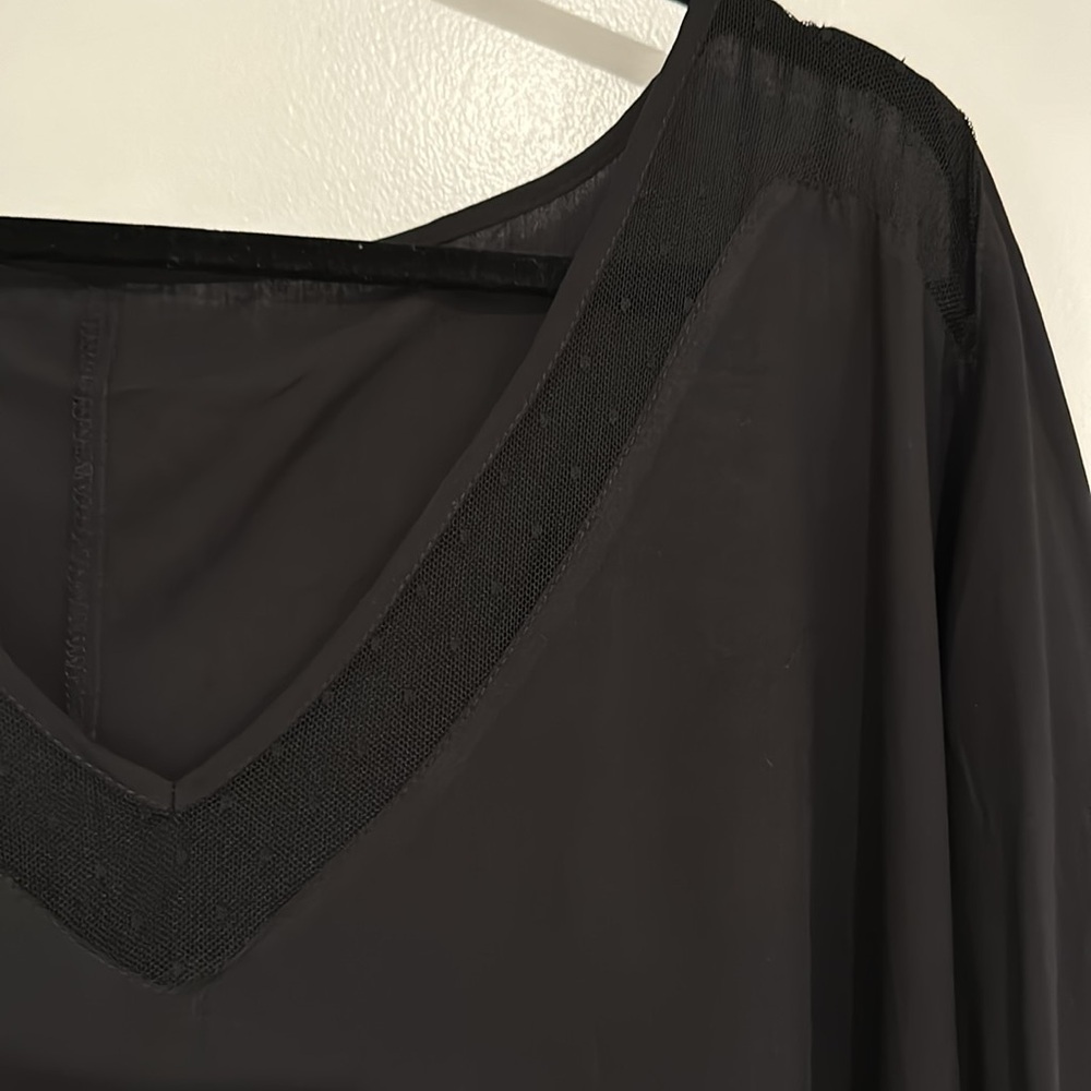 NWT Bloomchic 30 Plus, Black short sleeve blouse with lace trimming. - Picture 4 of 9